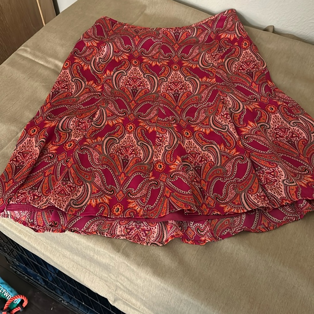 NWT Ann Taylor skirt in great paisley like print in fall colors, size 8.